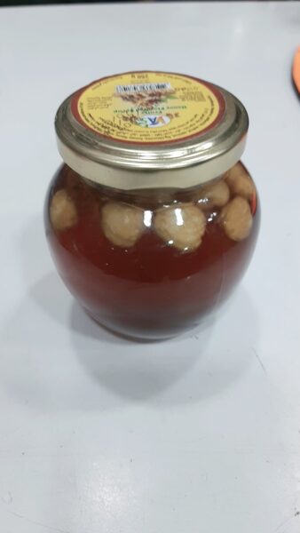 عسل بالمكسرات